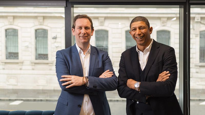 Nicolas Pouchain, Responsable Talent Acquisition, Diversité, Equité & Inclusion chez Sanofi France, et Saïd Hammouche, Président et Fondateur de la Fondation Mozaïk sont photographiés ensemble, face à l’objectif